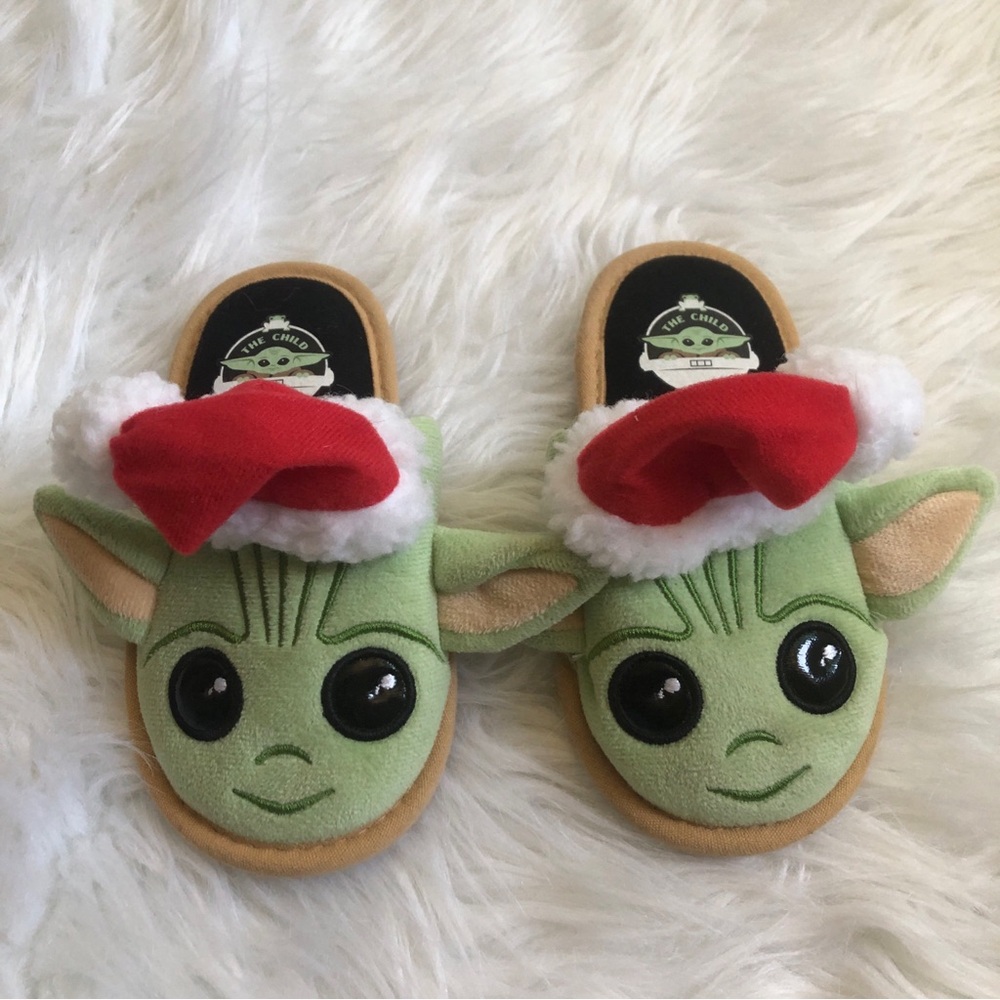 Star Wars Mandalorian size 9/10 toddler unisex holiday slipper shoes